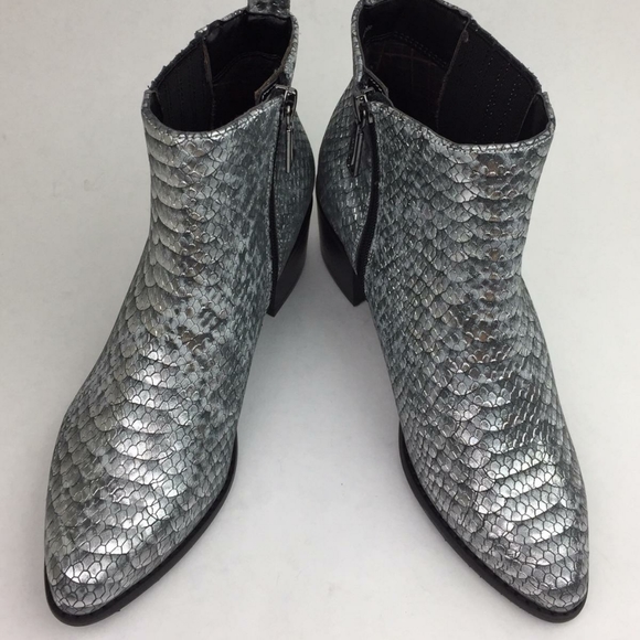 Blondo Elvina Waterproof Bootie 7.5. Narrow at toe - Picture 3 of 14